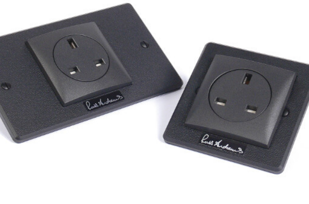 HI-FI MAINS SOCKETS & PLUGS